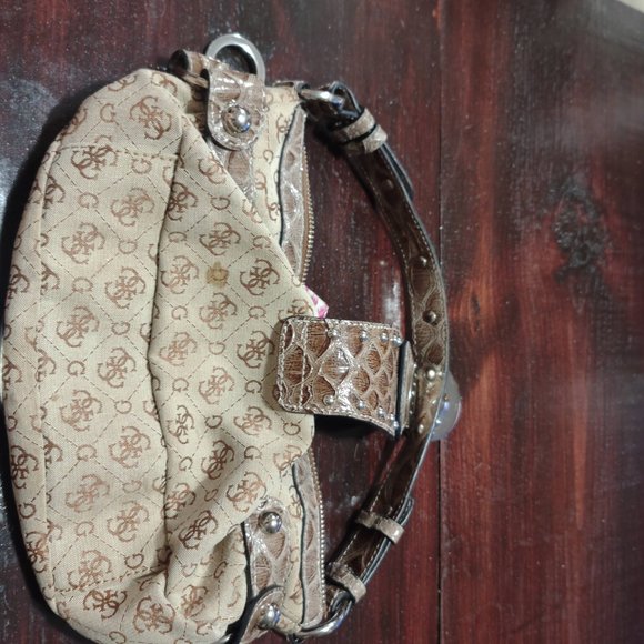 Patterned Guess Clutch Purse - Picture 5 of 5